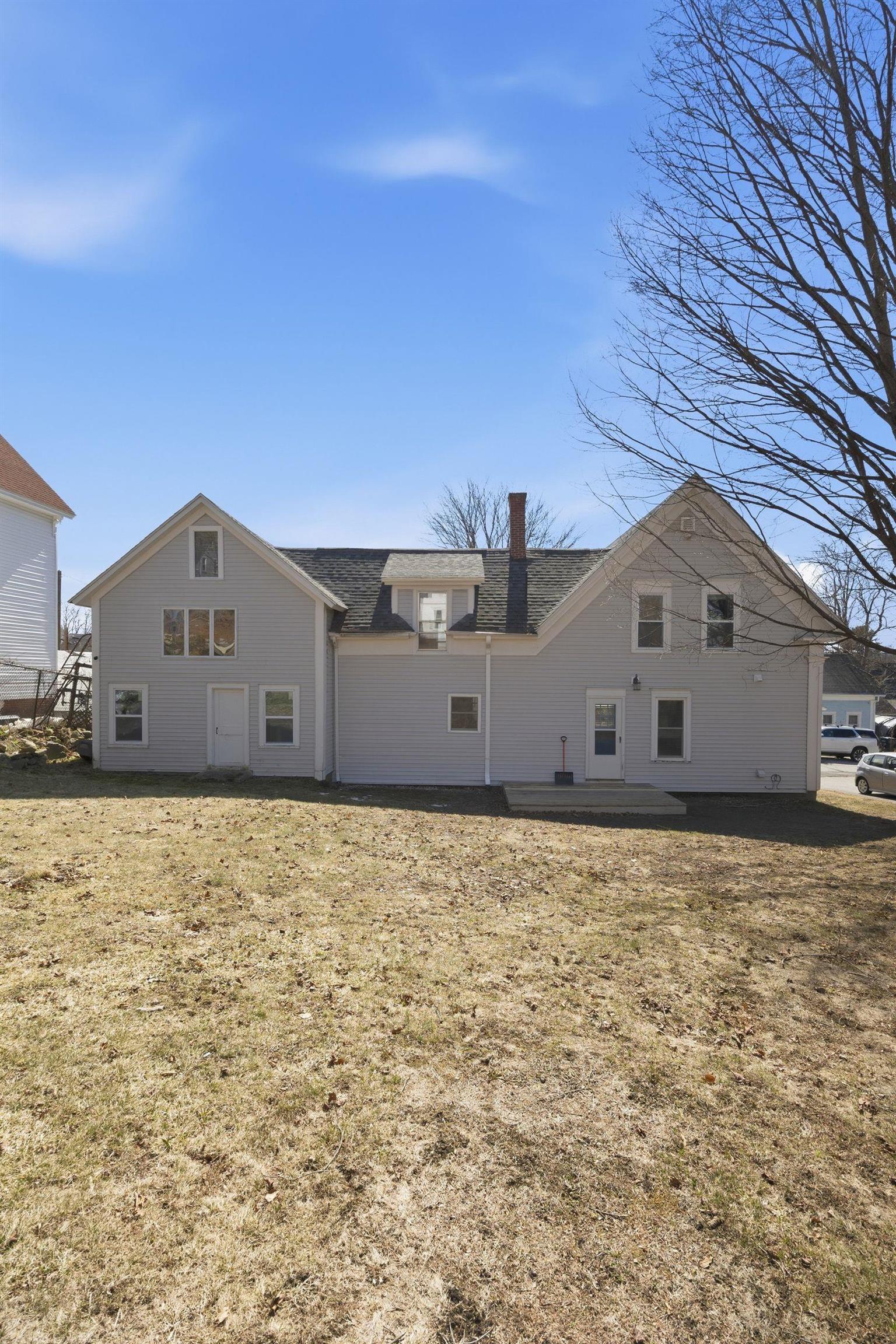 7 West Street Tilton, NH 03276 - Photo 4 of 59