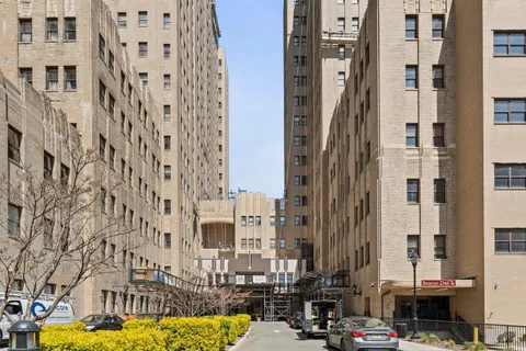 $565,000 | 4 Beacon Way, Unit 805, Jersey City, NJ 07304