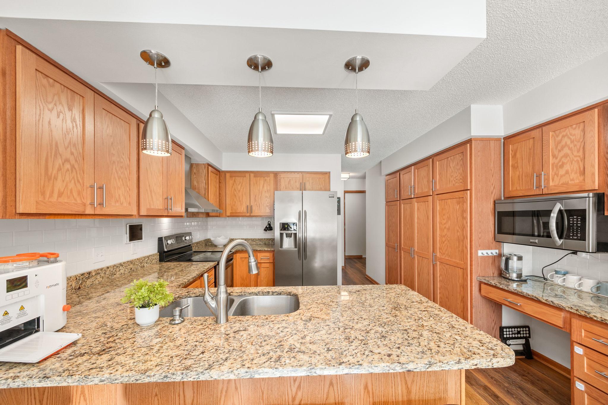 6263 Sequoia Circle Eden Prairie, MN 55346 - Photo 10 of 27