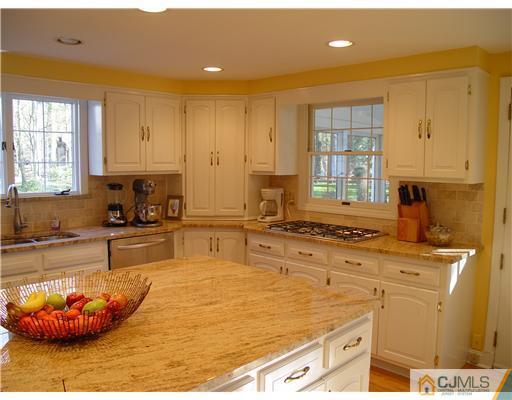 13 Southfield Road Edison, NJ 08820 - Photo 5 of 15