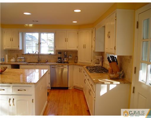 13 Southfield Road Edison, NJ 08820 - Photo 6 of 15