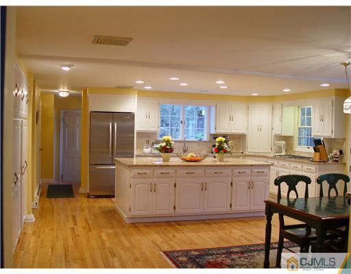13 Southfield Road Edison, NJ 08820 - Photo 7 of 15