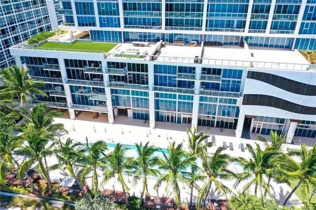 $2,690,000 | 6899 Collins Avenue, Unit 2208, Miami Beach, FL 33141