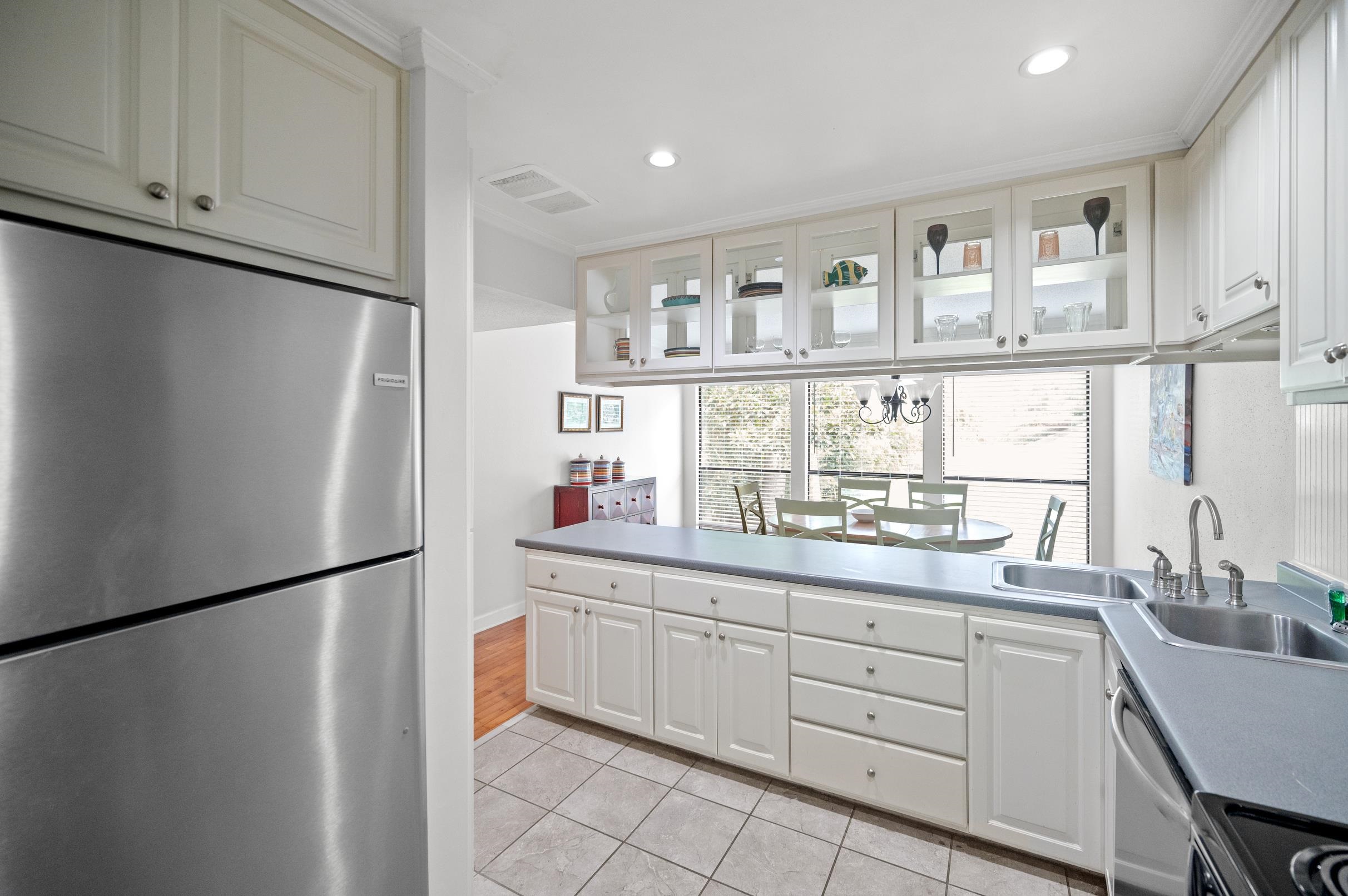 710 South Mobile Street, Unit 8 Fairhope, AL 36532 - Photo 17 of 39 Kitchen
