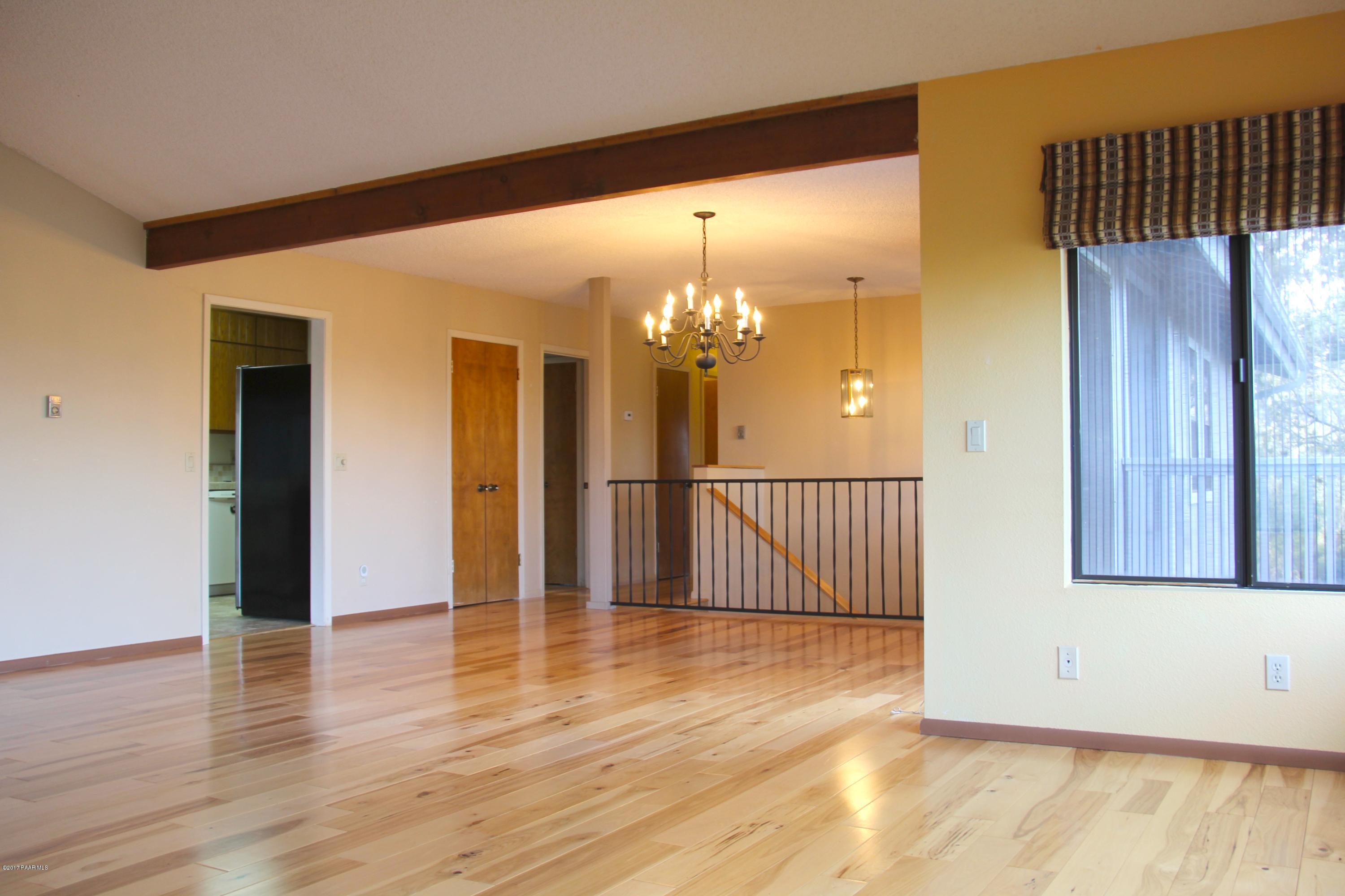 1233 Tanglewood Road Prescott, AZ 86303 - Photo 2 of 37 Living room