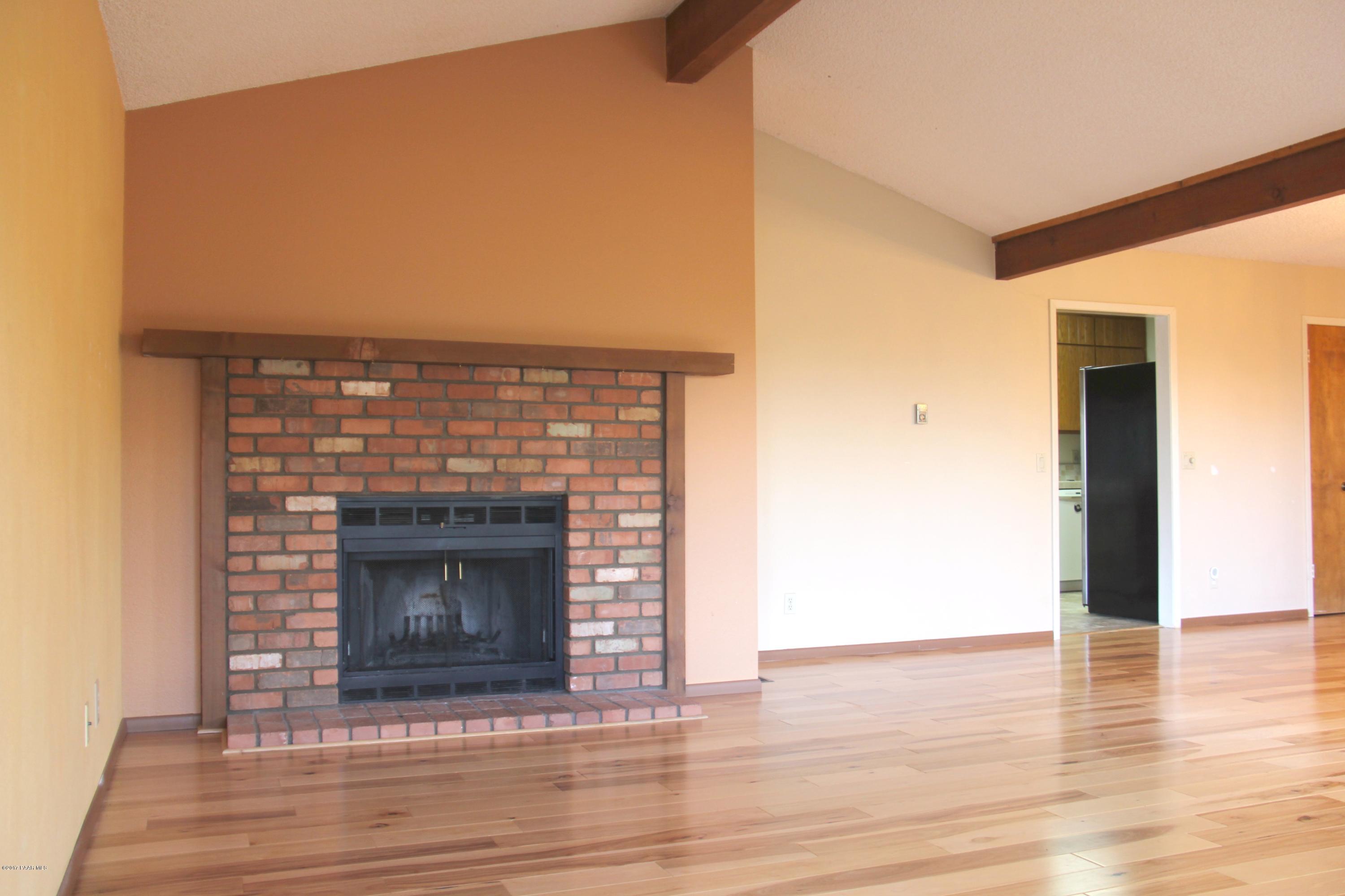 1233 Tanglewood Road Prescott, AZ 86303 - Photo 3 of 37 living room
