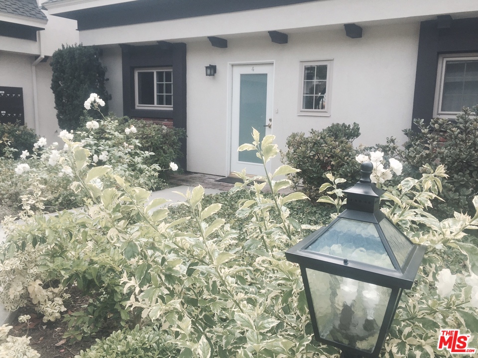 8120 Redlands Street, Unit 4 Playa del Rey, CA 90293 - Photo 2 of 15 Gallery Image 2