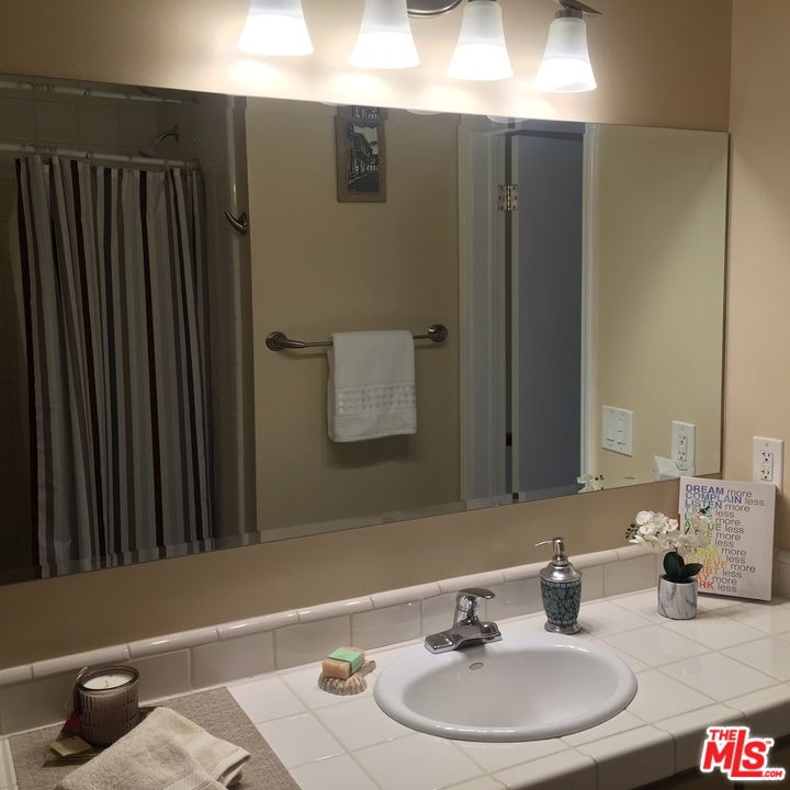 8120 Redlands Street, Unit 4 Playa del Rey, CA 90293 - Photo 12 of 15 Gallery Image 12