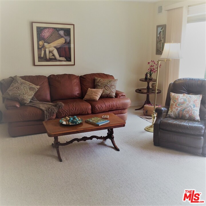8120 Redlands Street, Unit 4 Playa del Rey, CA 90293 - Photo 4 of 15 Gallery Image 4
