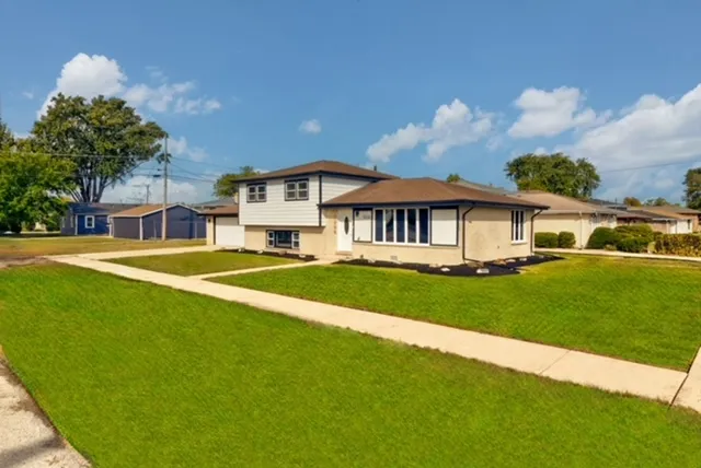 $384,000 | 11756 South Leamington Avenue, Alsip, IL 60803