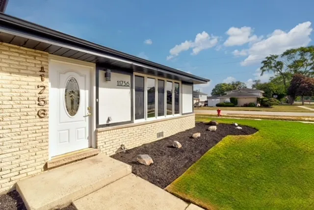 $384,000 | 11756 South Leamington Avenue, Alsip, IL 60803