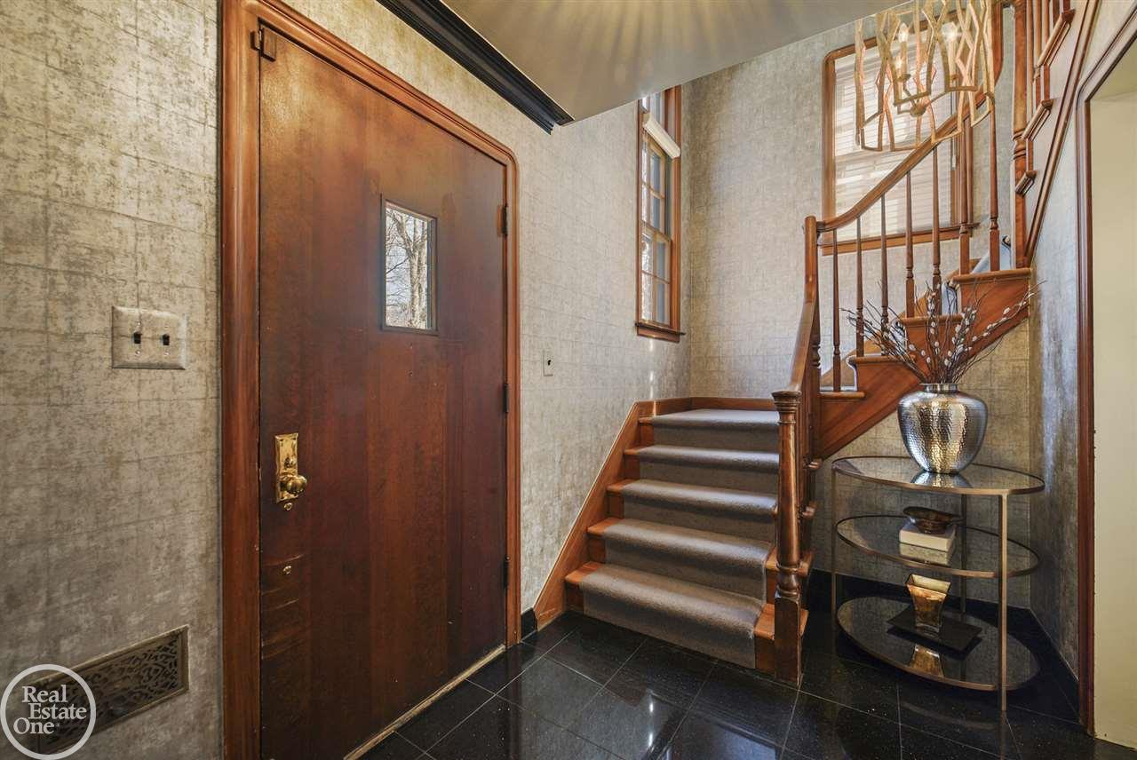 275 Moran Road Grosse Pointe, MI 48236 - Photo 5 of 43 50036996-4.JPG