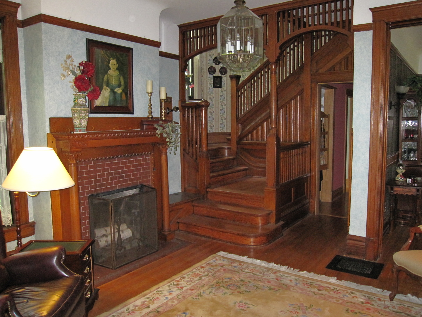 124 Gage Road Riverside, IL 60546 - Photo 3 of 37