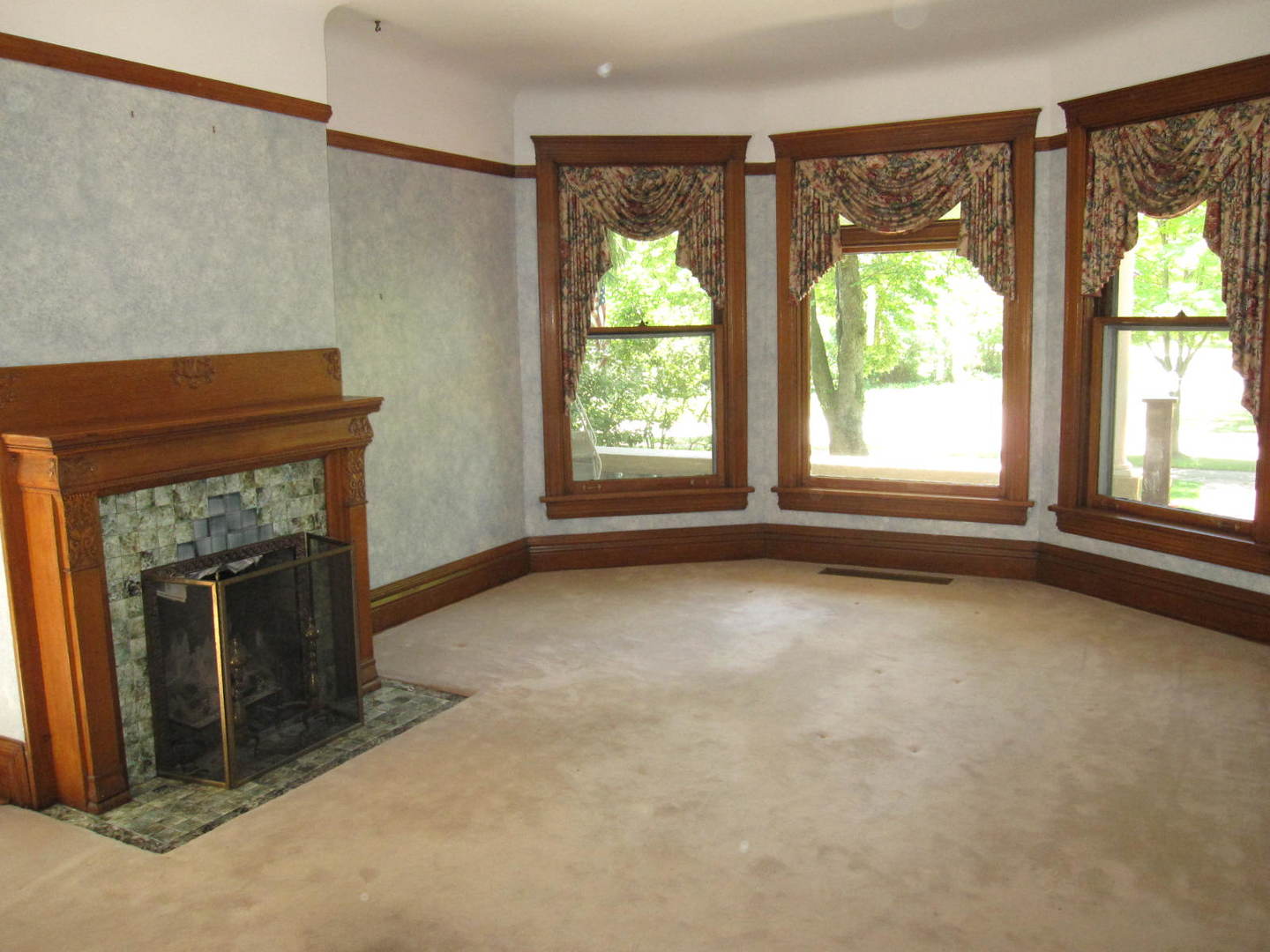 124 Gage Road Riverside, IL 60546 - Photo 5 of 37