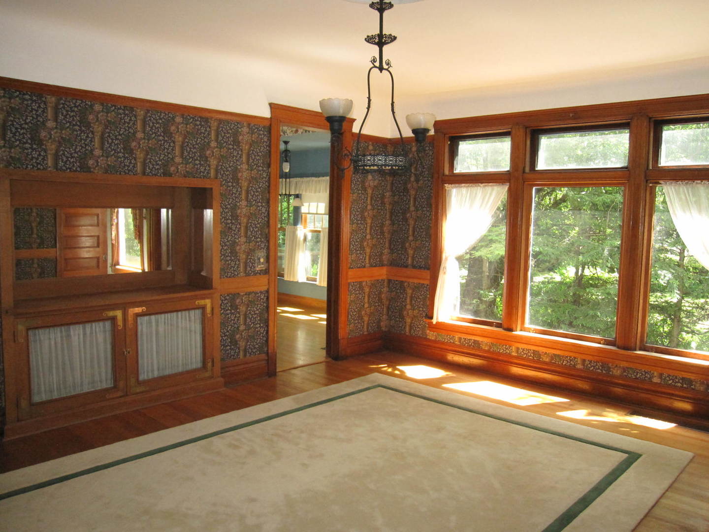 124 Gage Road Riverside, IL 60546 - Photo 8 of 37