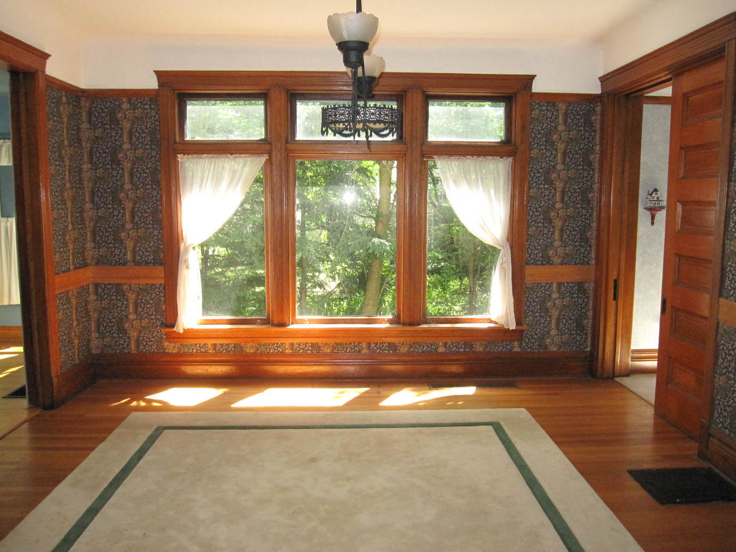 124 Gage Road Riverside, IL 60546 - Photo 10 of 37
