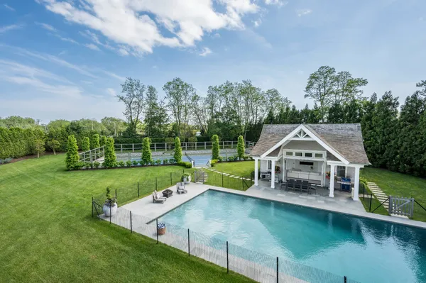 $275,000 | 475 David Whites Lane, Southampton, NY 11968