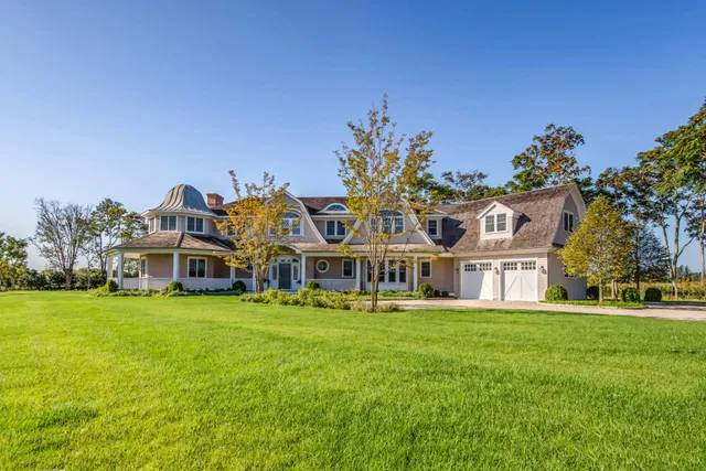 a view of a house with a big yard