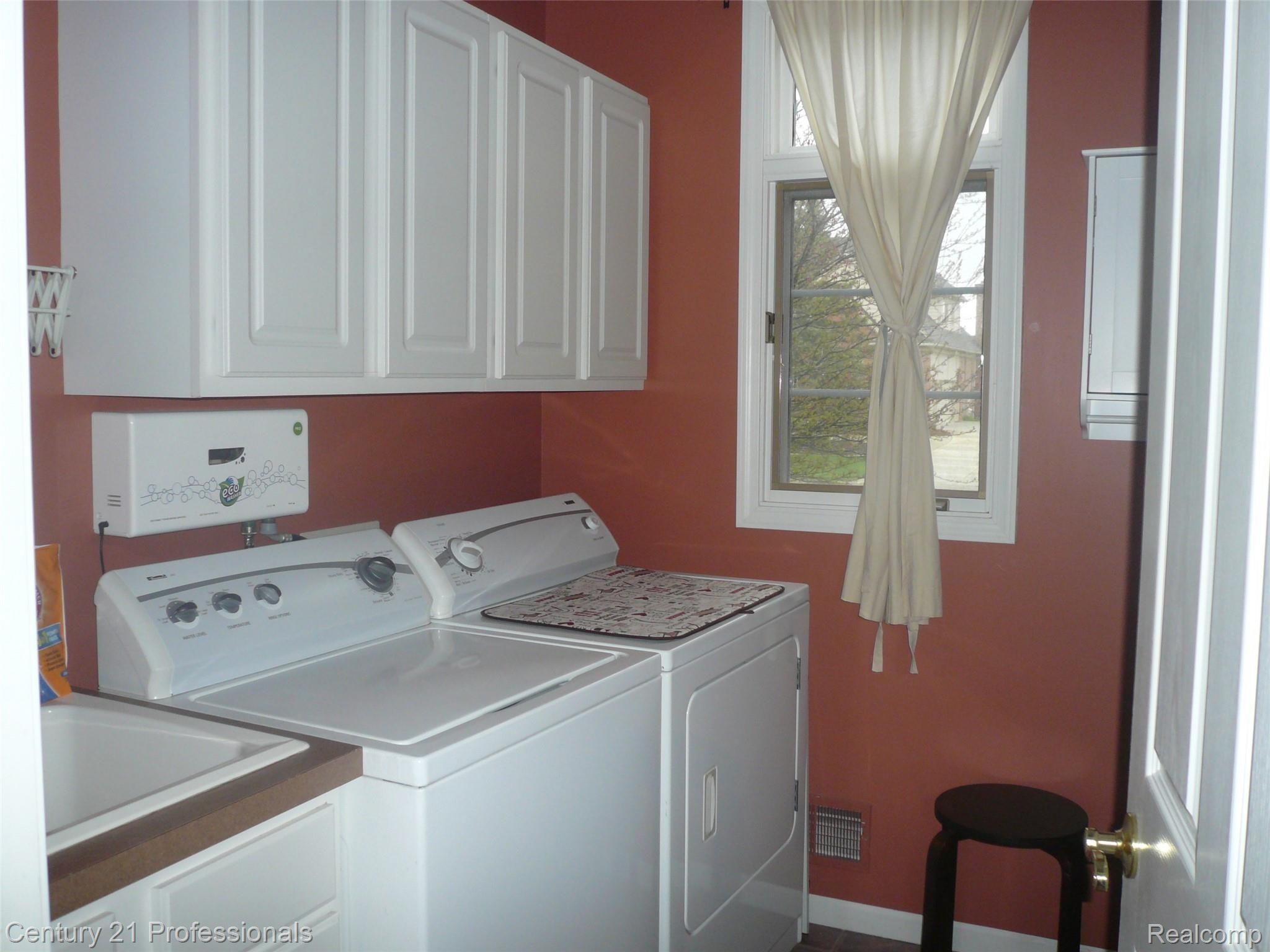 3863 Fawn Drive Rochester, MI 48306 - Photo 27 of 55 P1040220.JPG
