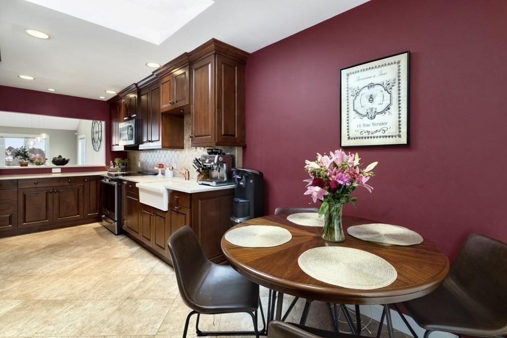 81 Algonquin Road, Unit 81 Newton, MA 02467 - Photo 14 of 40 a kitchen with a chandelier dining table and chairs
