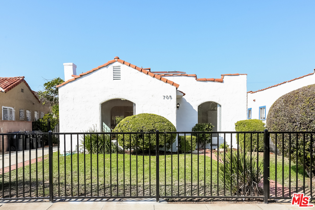 705 Brooks Avenue Venice, CA 90291 - Photo 2 of 44