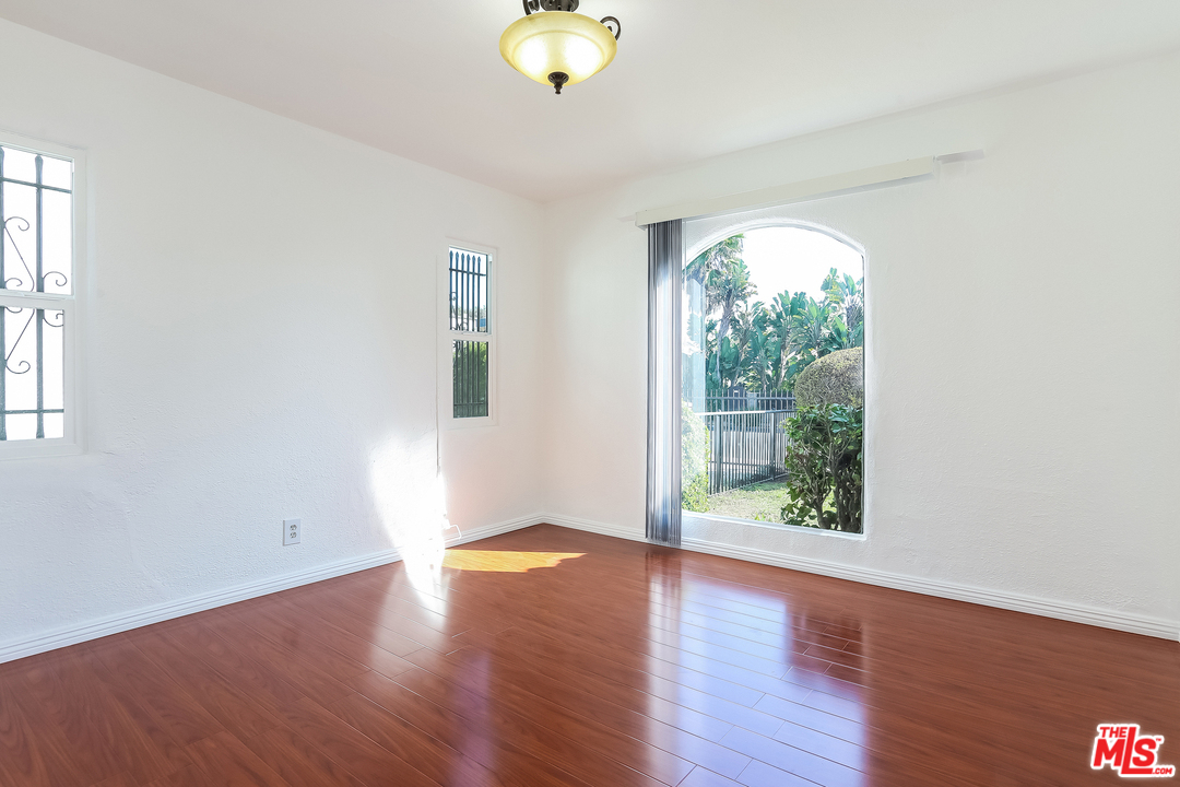 705 Brooks Avenue Venice, CA 90291 - Photo 11 of 44