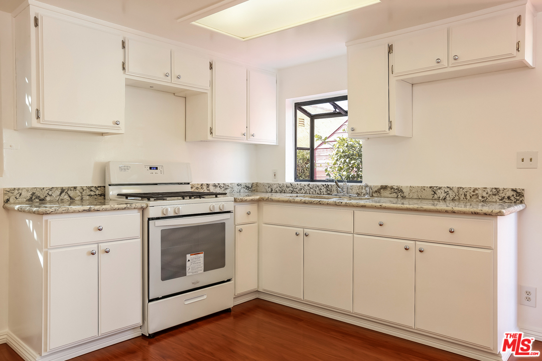 705 Brooks Avenue Venice, CA 90291 - Photo 13 of 44