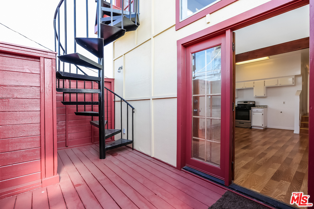 705 Brooks Avenue Venice, CA 90291 - Photo 18 of 44