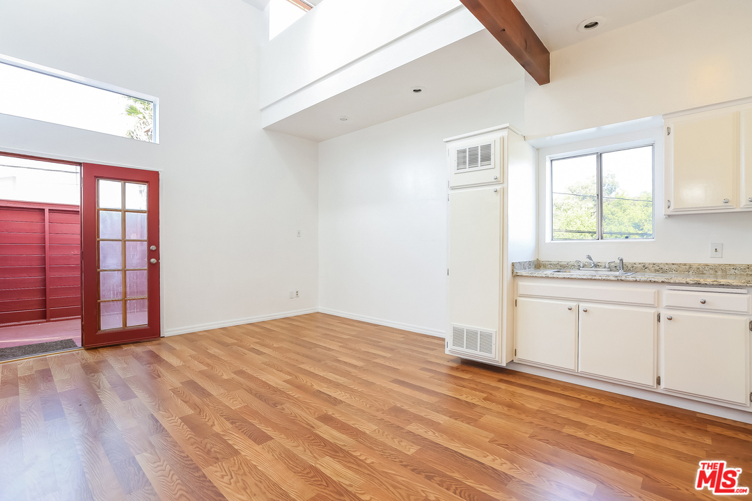 705 Brooks Avenue Venice, CA 90291 - Photo 20 of 44