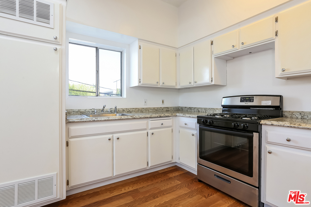 705 Brooks Avenue Venice, CA 90291 - Photo 23 of 44