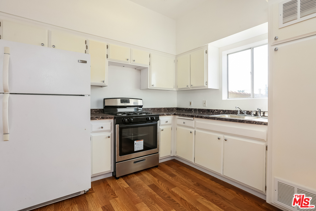 705 Brooks Avenue Venice, CA 90291 - Photo 27 of 44