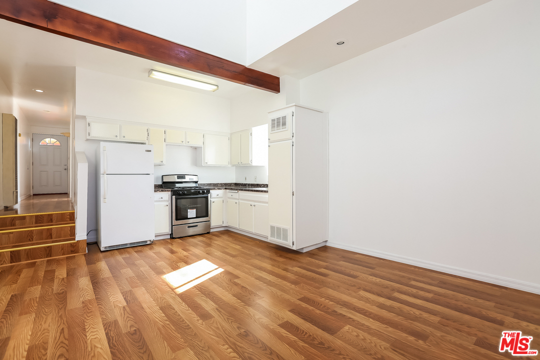 705 Brooks Avenue Venice, CA 90291 - Photo 30 of 44