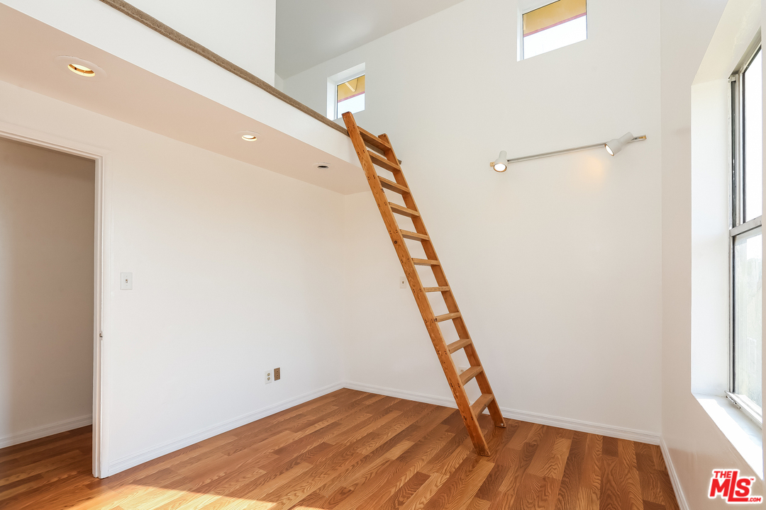 705 Brooks Avenue Venice, CA 90291 - Photo 33 of 44