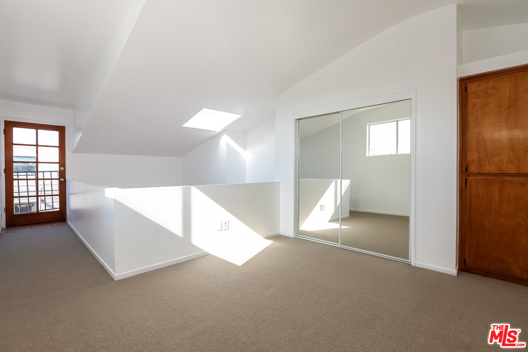 705 Brooks Avenue Venice, CA 90291 - Photo 34 of 44