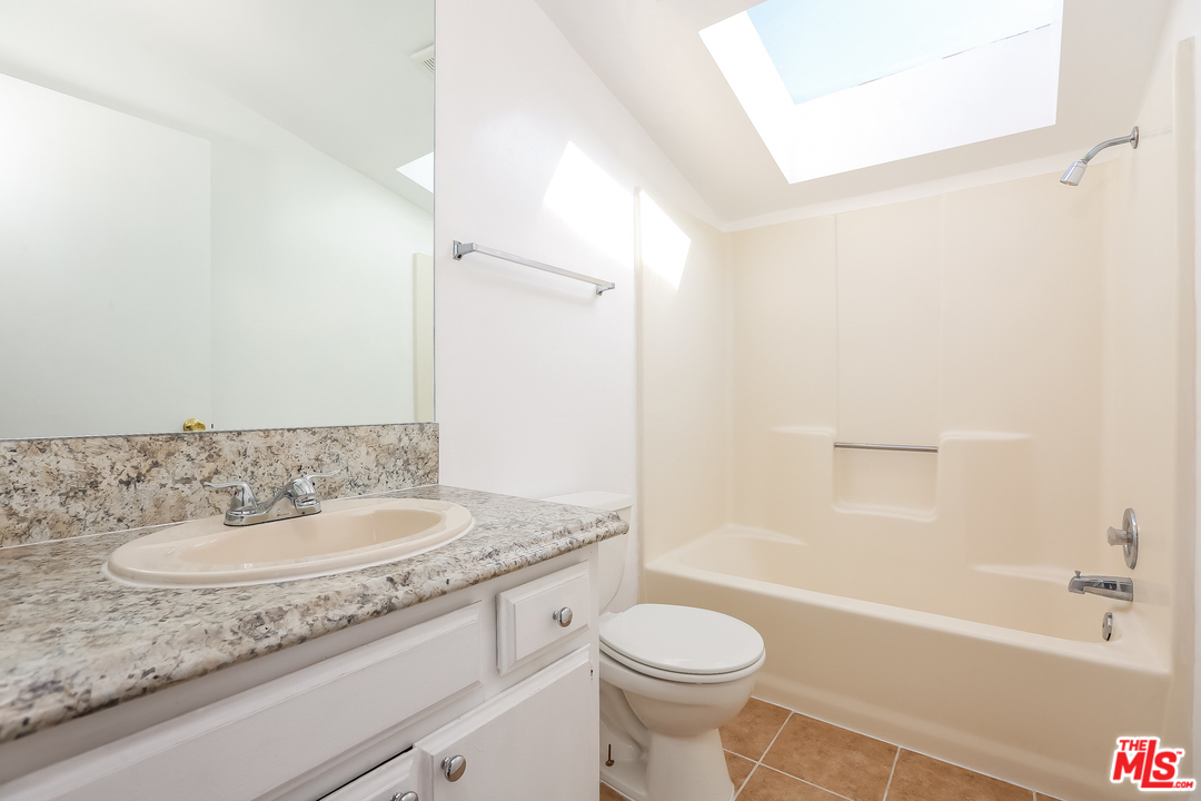 705 Brooks Avenue Venice, CA 90291 - Photo 37 of 44