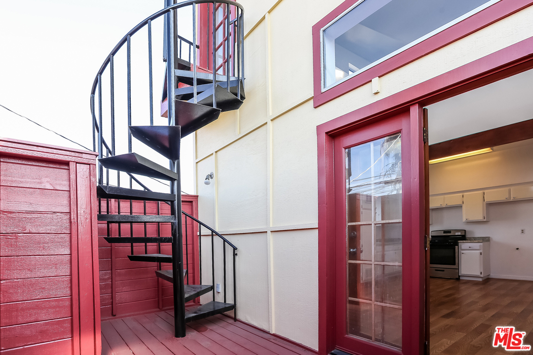 705 Brooks Avenue Venice, CA 90291 - Photo 40 of 44