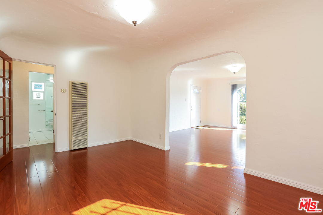 705 Brooks Avenue Venice, CA 90291 - Photo 7 of 44