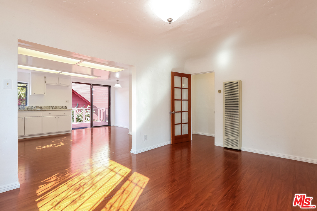 705 Brooks Avenue Venice, CA 90291 - Photo 8 of 44