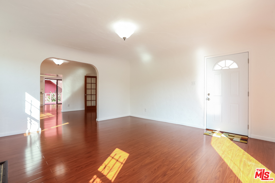 705 Brooks Avenue Venice, CA 90291 - Photo 9 of 44