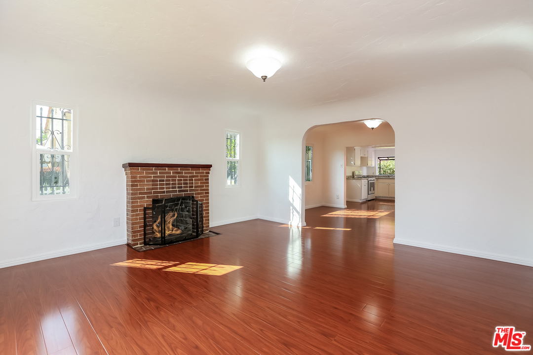 705 Brooks Avenue Venice, CA 90291 - Photo 10 of 44