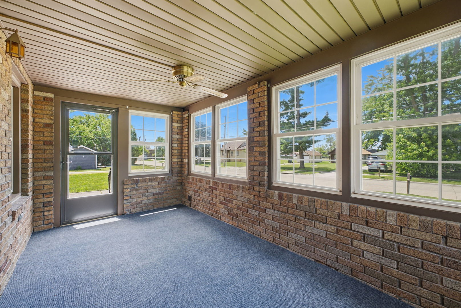 2202 44th Street Moline, IL 61265 - Photo 3 of 36