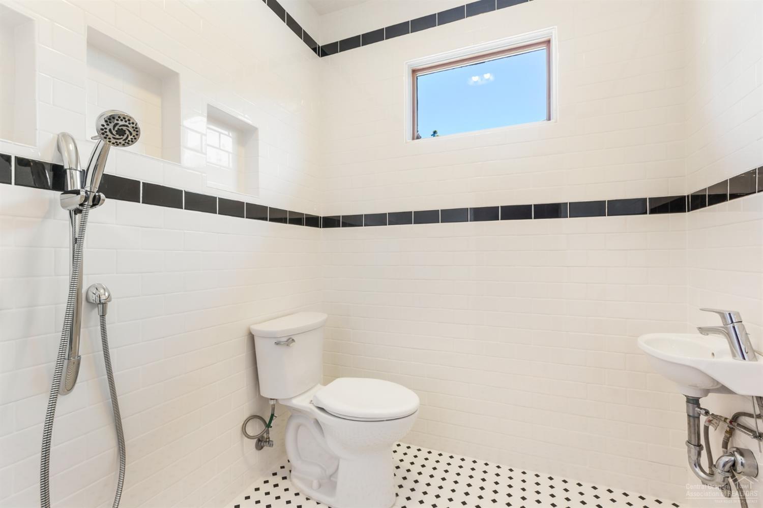 21721 Northeast Butler Market Road Bend, OR 97701 - Photo 18 of 24 Additional Photo