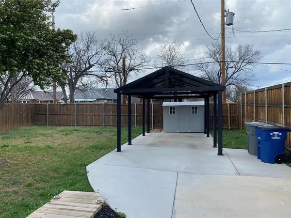 $2,950 | 1223 East Waco Avenue, Dallas, TX 75216