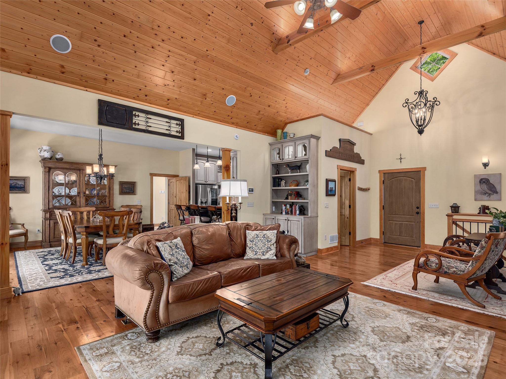 92 Island View Court Mill Spring, NC 28756 - Photo 6 of 48 a living room with furniture