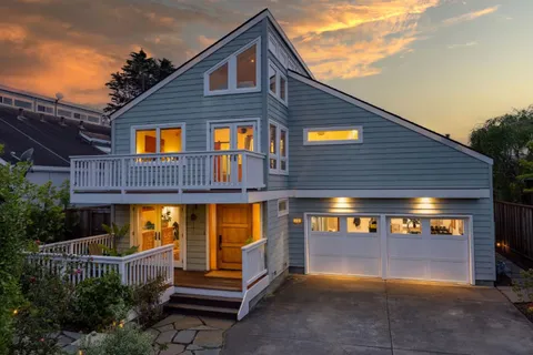 a view of house with entertaining space
