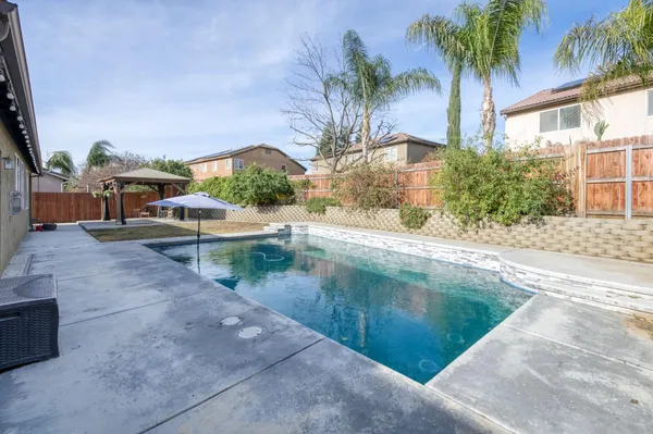 $585,000 | 3129-3129 Ashcroft Avenue, Clovis, CA 93619