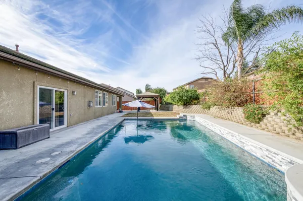 $585,000 | 3129-3129 Ashcroft Avenue, Clovis, CA 93619