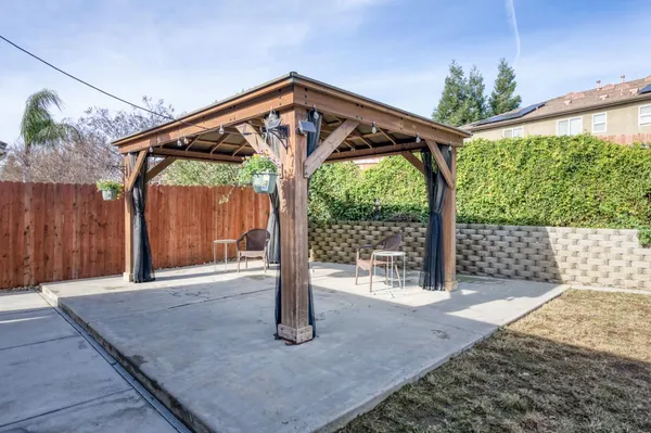 $585,000 | 3129-3129 Ashcroft Avenue, Clovis, CA 93619