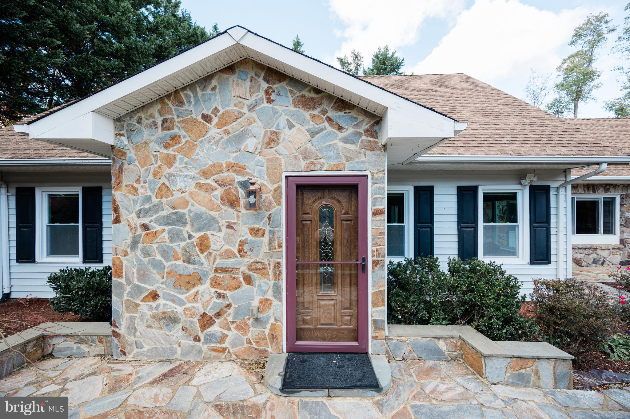 9720 Five Oaks Road Fairfax, VA 22031 - Photo 4 of 91 Main entrance