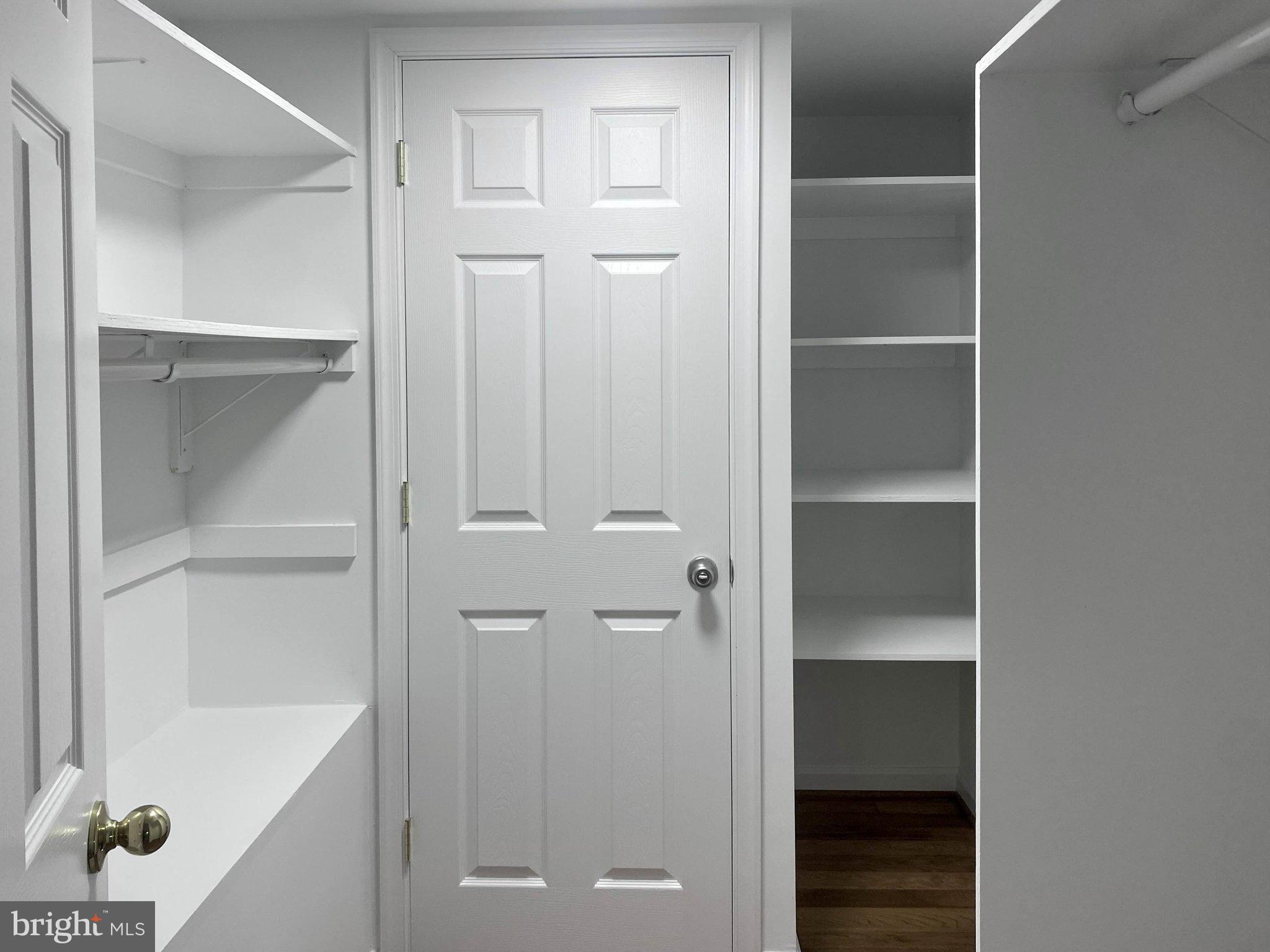 9720 Five Oaks Road Fairfax, VA 22031 - Photo 40 of 91 a bathroom with a bathtub